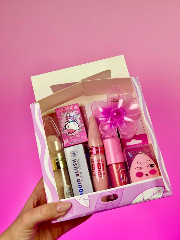 COMBO MAMÁ 02 (1 Velo Bioaqua -1 Pestañina Colossal rosa- 1 Rubor Ani-k -1 Jabón de cejas -1 Gancho para cabello -1 Gloss Miss Betty- 1 Beauty blender -1Polvo de hadas)