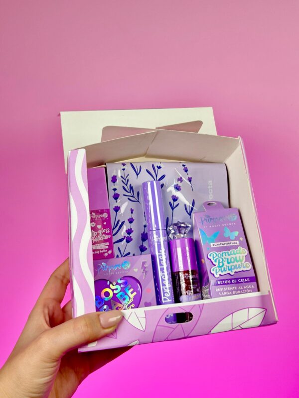 COMBO MAMÁ 06 (1 Velo Lili Pink- 1 Lip gloss Purpure -1 Iluminador Purpure -1 Pestañina Purpure -1 Tinta Diamonds Purpure - 1Kit de cejas Purpure)
