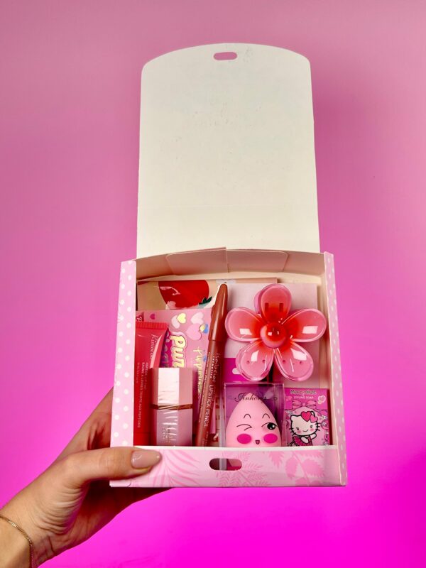 COMBO MAMÁ 04 (1 Velo Lili Pink -1 Glos Rimocoo- 1 Rubor Stamp -1 kit papelitos anti-grasa -1 Lapíz de labios- 1 Gancho para el cabello -1 Jabón de cejas- 1 Beauty blender)