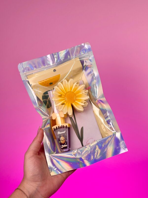 COMBO BOLSITA AMARILLA (1 Velo Lili Pink -1 Tinta -1 Gancho para cabello)