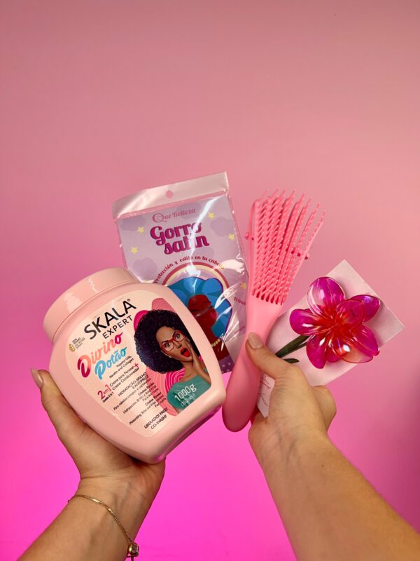 COMBO MAMÁ CABELLO RIZADO (1 Tratamiento capilar Skala- 1 Gancho para cabello- 1 Cepillo Flexi -1 Gorro satín)