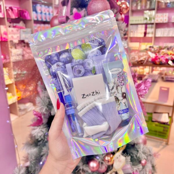 COMBO AZUL BOLSA SATÍN (1 velo - 1 colageno de labios - 1 medias - 1 pestañina transparente - 1 crema)